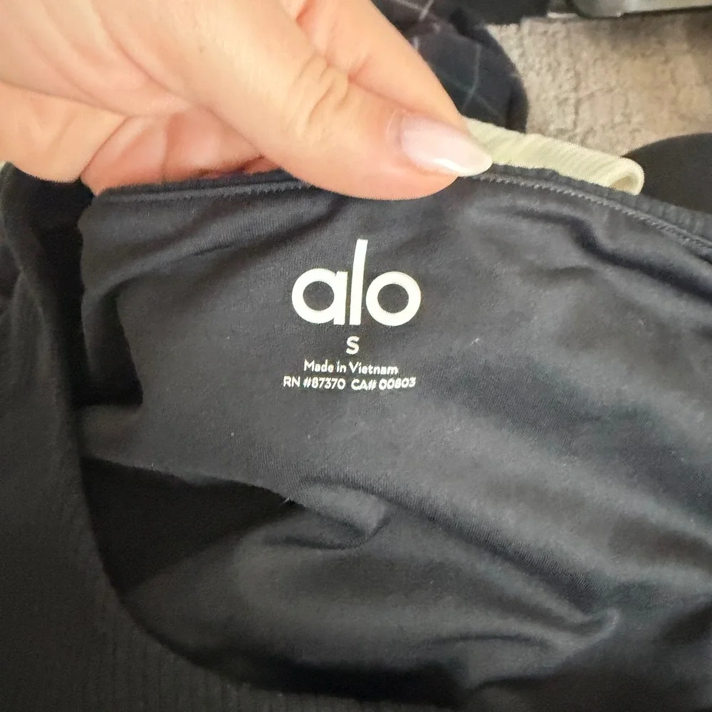 Alo Yoga Blissful Henley Black Crop Top Women's‎ Size Small